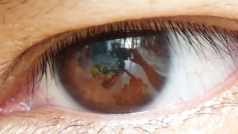 Human eye iris contracting. Extreme close up. 스톡 동영상 71383181