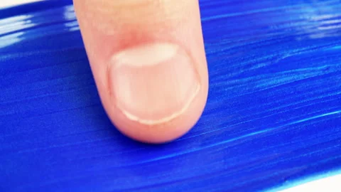 Human finger leaving its print in blue bright paint Video stock 255886454