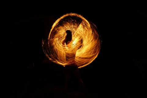 Human form between fire and steel wool Foto stock