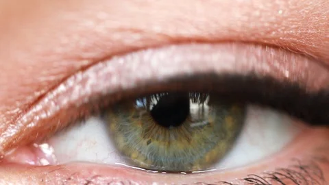 Human green eye iris contracting. Extreme close up Stock Footage 119386368