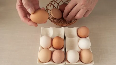 Human hands arranging fresh chicken eggs. Video stock 327113772