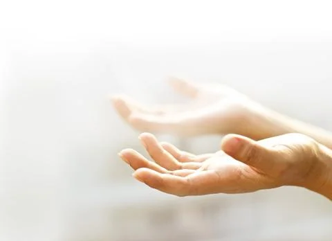 Human open empty hands with lighting background, blurred and soft focus 库存照片