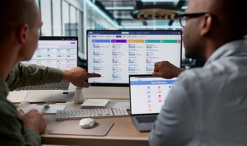 Human Resource Manager Explains New Software Improving Employee Onboarding Pr 写真素材