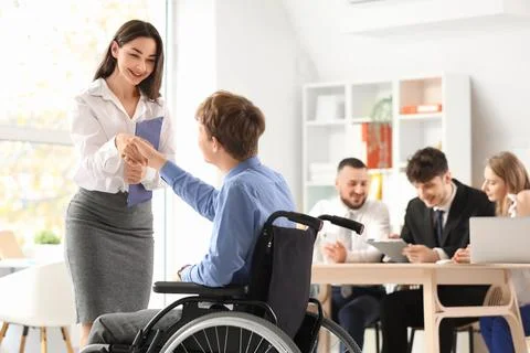 Human resources manager with applicant shaking hands during job interview at  Foto stock