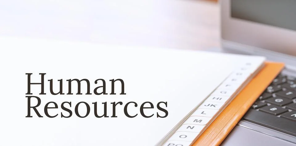 Human resources text on index file folder and laptop Foto stock