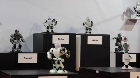 Human robots show - they dance and move as if they were people Video stock 124506358