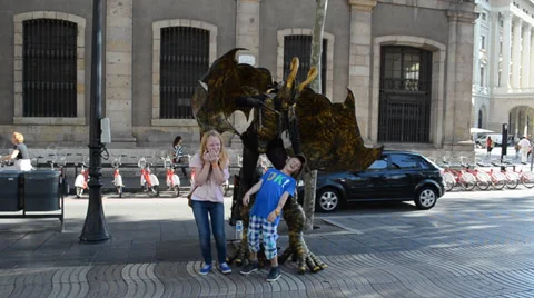 Human statue, Barcelona. Stock-Footage 32222837