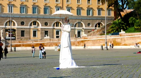 Human statue in the Piazza del Popolo Stock Footage 52805733