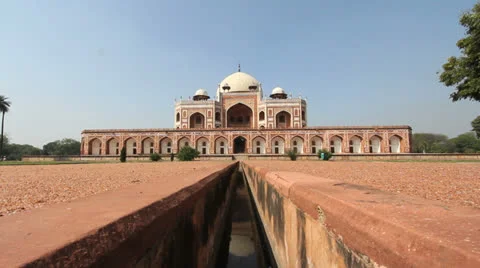 Humayun's Tomb with empty pool c Stock Footage 24660930