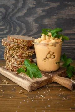 Hummus with fresh bread Foto stock