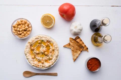 Hummus on white table Foto stock