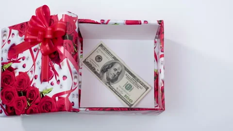 Hundred dollars inside of gift box Stock Footage 152930521