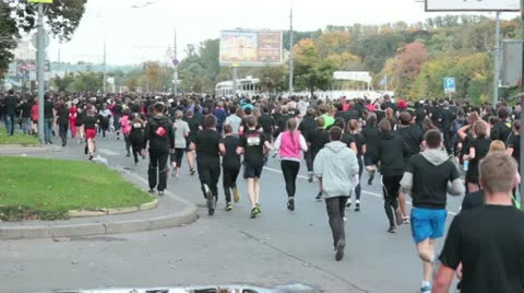 Hundred people run Stock Footage 20588649