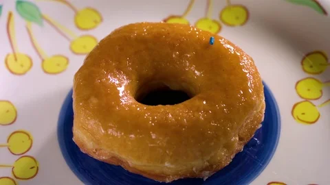 Hundreds and thousands being sprinkled on doughnut in slow motion 스톡 동영상 71212016