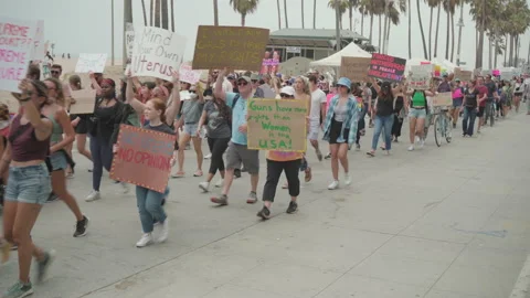 Hundreds Of Pro-choice Protesters March And Chant In Venice Beach 스톡 동영상 199383302