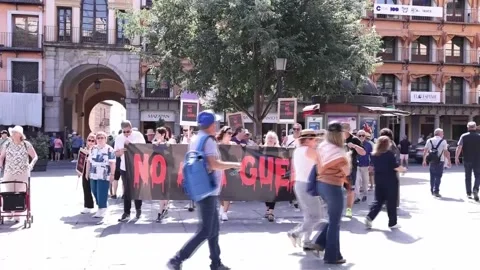 Hundreds take to Toledo streets to protest armed conflicts, Toledo, ES - 14 Jun  Stock Footage 337578150