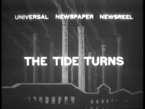 Hundreds of workers go back to work as commerce increases in Chicago during the Stock Footage 79461908