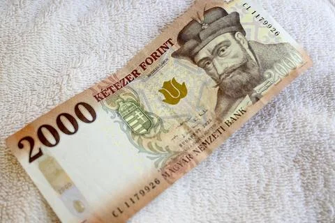 Hungarian 2000 forint note on a towel Stockfoto's