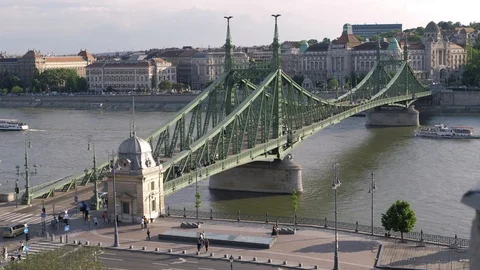 The hungarian Chain Bridge Video stock 117693655