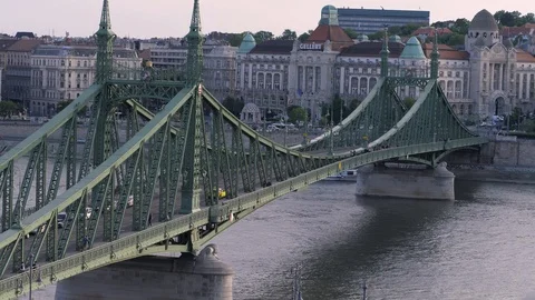The hungarian Chain Bridge Stock-Footage 117694344