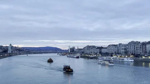 Hungarian Danube panorama. Winter evening in Budapest, view on Gellert Mountain  Stock Footage 333071455