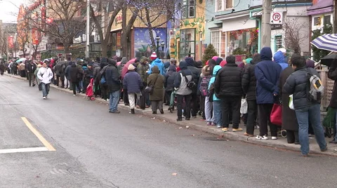 Hungry poor people lined up at Honest Ed's for free Christmas turkey Stock Footage 58194918