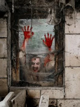 Hungry zombie at the window 库存照片