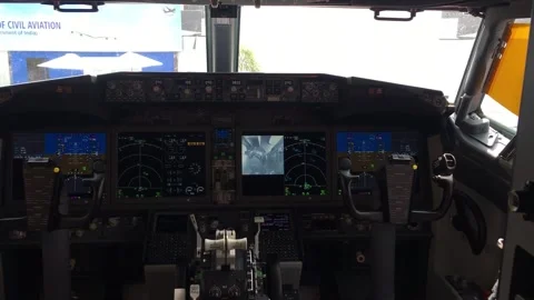 Hunnu Air Embraer E195-E2 cockpit Vídeo Stock 347217460
