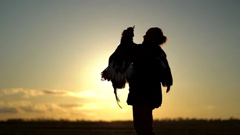 Hunter bearing the big eagle 動画素材 257050752