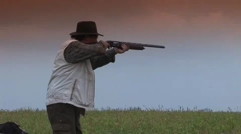 Hunter shooting a real bullets Stock Footage 43623557