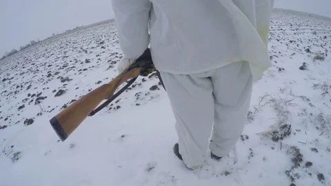Hunter in winter camouflage Stock-Footage 83484810