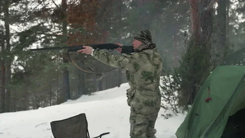 Hunter in winter camp aiming with a gun 스톡 동영상 170442761