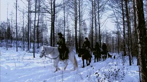 Hunters into the mountains Video stock 60590342