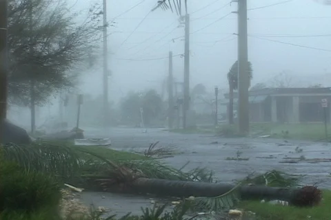 Hurricane Charley devil wind Stock Footage 129685389