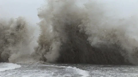 Hurricane Ike comes ashore Video stock 28670180