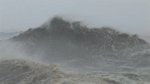 Hurricane waves come ashore Video stock 28672120