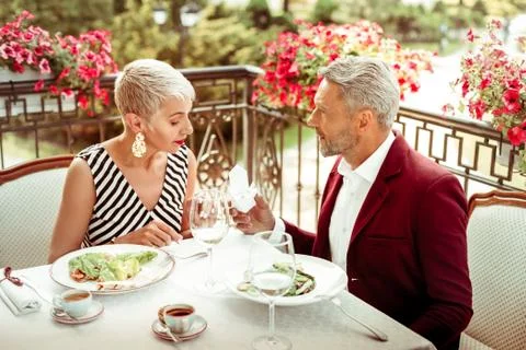 Husband presenting ring for wife while celebrating anniversary Foto stock