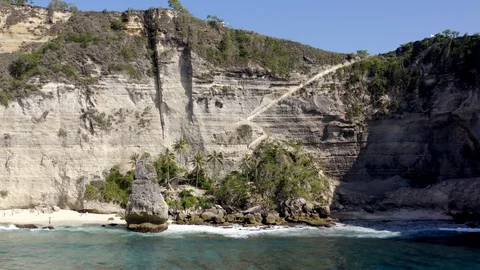 Hut inside vegetation patch at Diamond Beach in Nusa Penida island Stock Footage 129835335