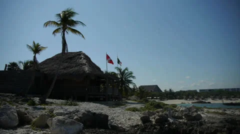A Hut on a Mexican beach Vídeo Stock 22818805