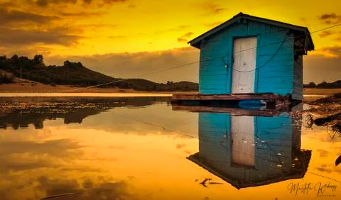 Hut reflection 库存照片