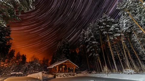 Hut on a winter night. Video stock 121735338