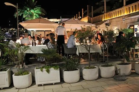 Hvar, Croatia - August 22 2025: People Dining at Elegant Croatian Restauran.. Stock-Fotos
