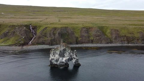 Hvítserkur stack, Iceland 動画素材 210455174