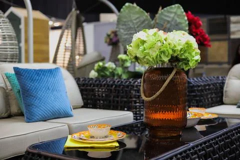 Hydrangea flowers in a vase on the table Foto stock
