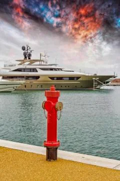 Hydrant fire in the harbor Illustrazione stock