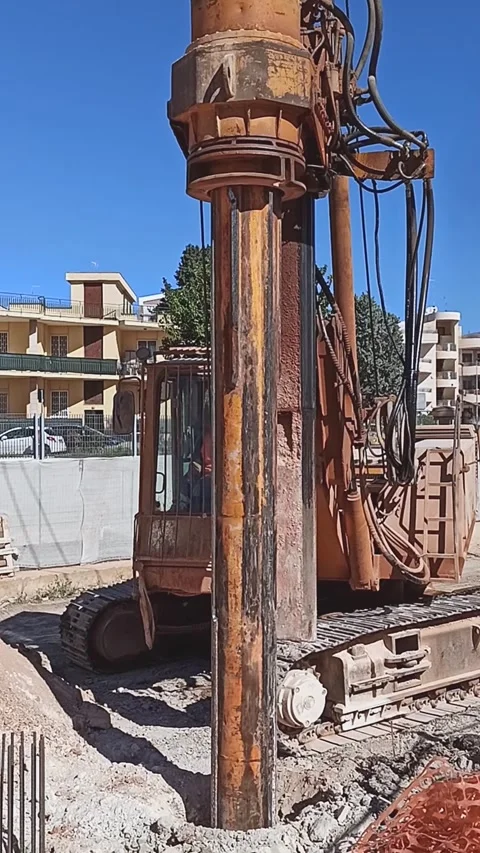 Hydraulic drilling rig for Installing a bored piles with a casing string on a Stock-Footage 286270060
