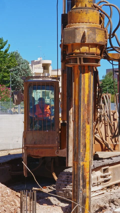 Hydraulic drilling rig for Installing a bored piles with a casing string on a Stock-Footage 293081376