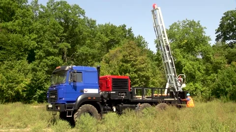 Hydraulic drive lowers drill string with URB 2A2 rotator into transport position 스톡 동영상 156386476