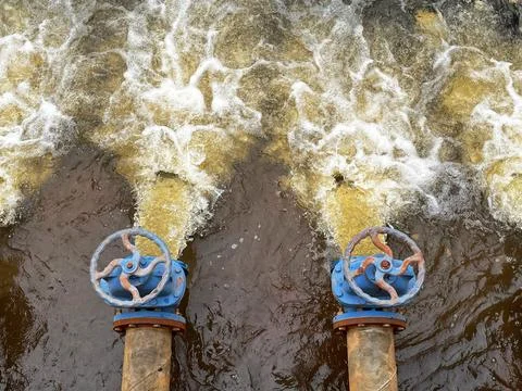 Hydraulic engineering system discharging liquid effluent Fotos de archivo