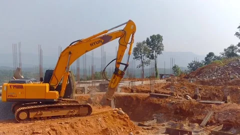 Hydraulic excavator working in construction site, FullHD 1080p Video stock 139916063